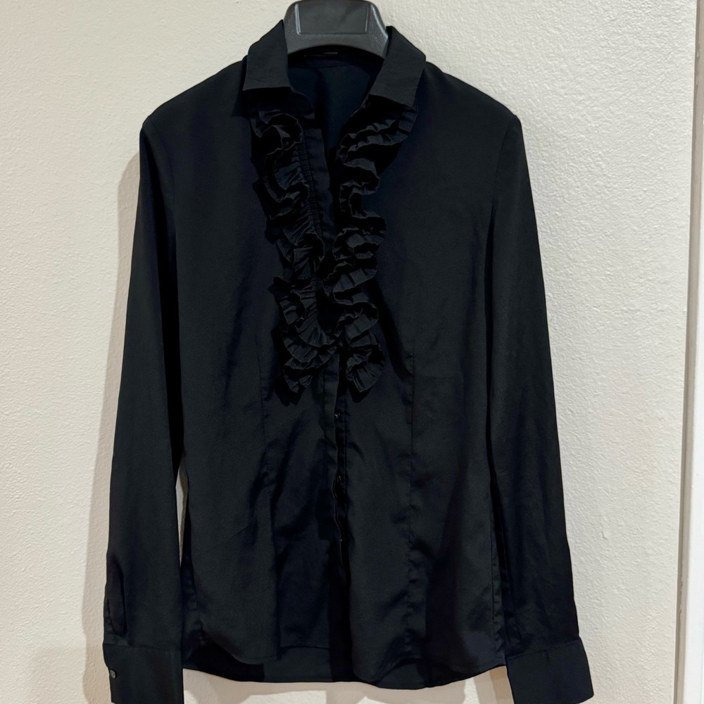 G2000 Elegant Black Ruffled Button-Up Blouse